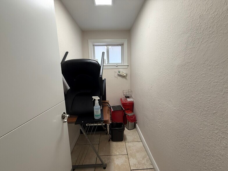 More Photos Of 9611 SW 40th St, Miami Medical For Sale