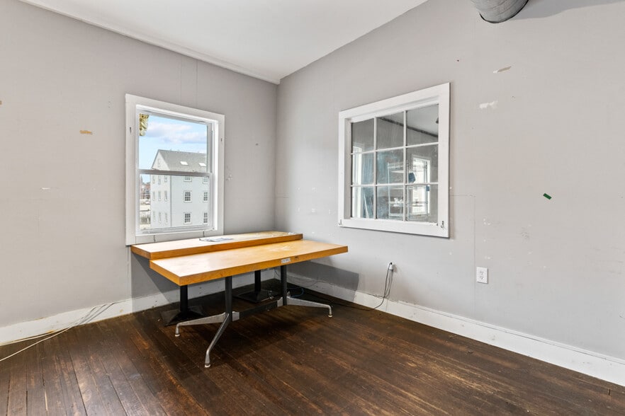More Photos Of Custom House Wharf Street, Portland General Retail For Lease