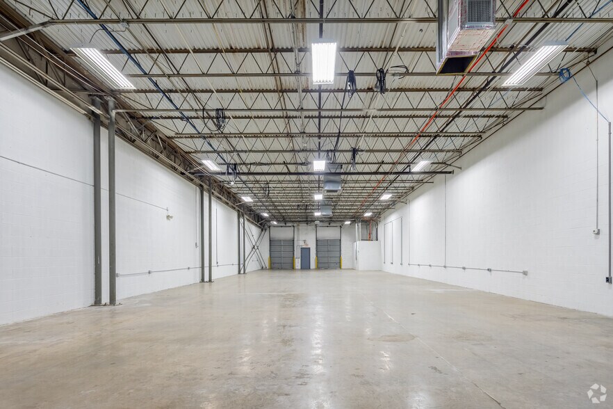 More Photos Of 5802 Breckenridge Pky, Tampa Light Distribution For Lease