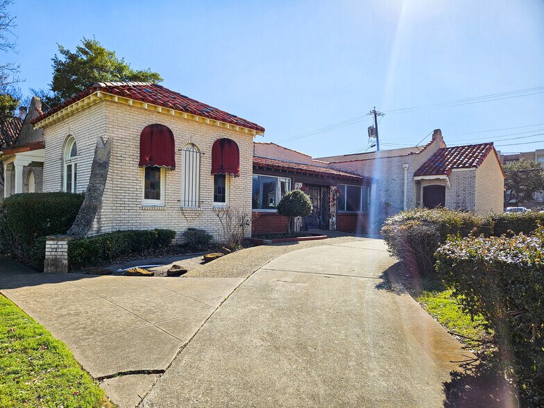 More Photos Of 716 Main St, Garland Office For Lease