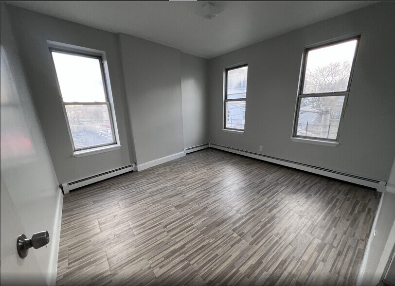 More Photos Of 156 Palisade Ave, Yonkers Multifamily For Sale