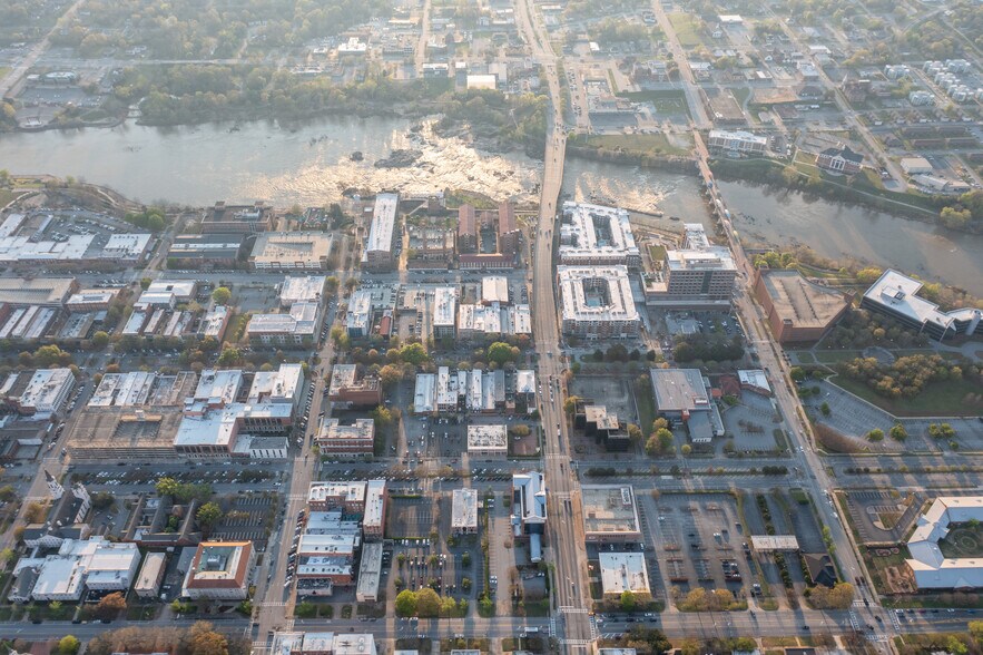 More Photos Of 1300 Front Ave, Columbus Apartments For Lease