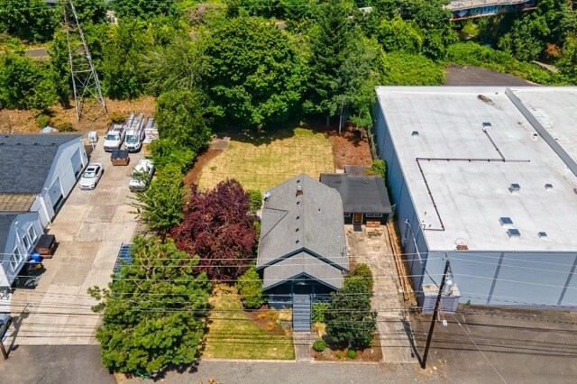 More Photos Of 2105 SE Ochoco St, Portland Office For Sale