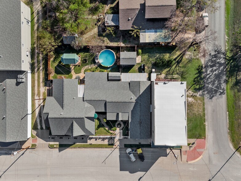 More Photos Of 103-105 E Center Street, Lorena Storefront For Sale