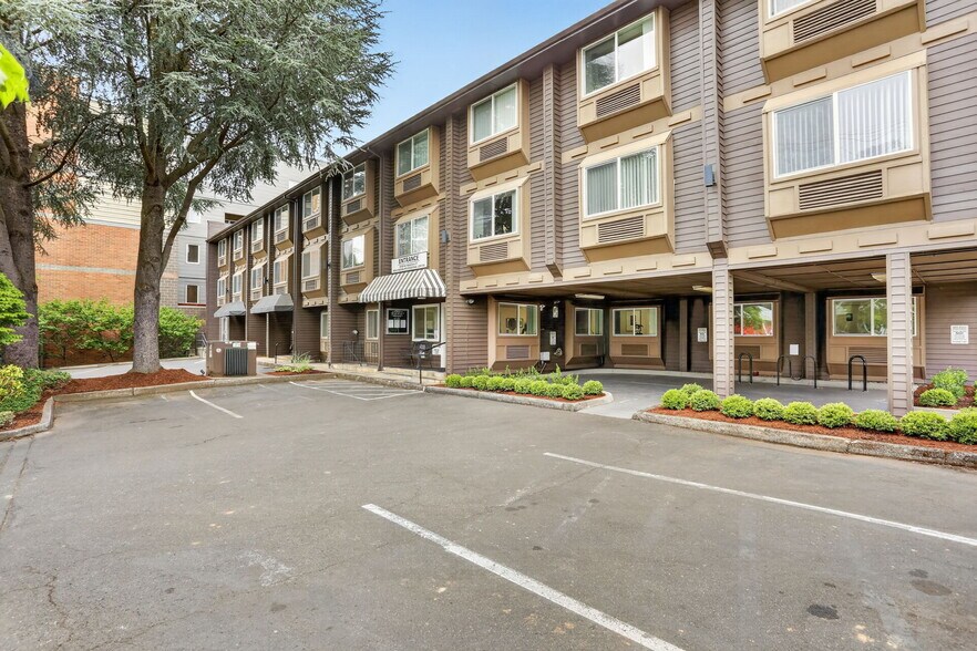 More Photos Of 3939 NE Hancock St, Portland Office For Sale