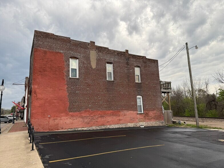 More Photos Of 207 W Main St, Ash Grove General Retail For Sale