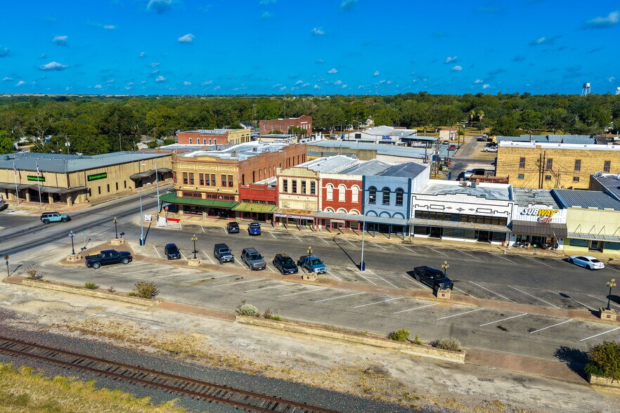 More Photos Of 111 7th St, Shiner Storefront For Sale