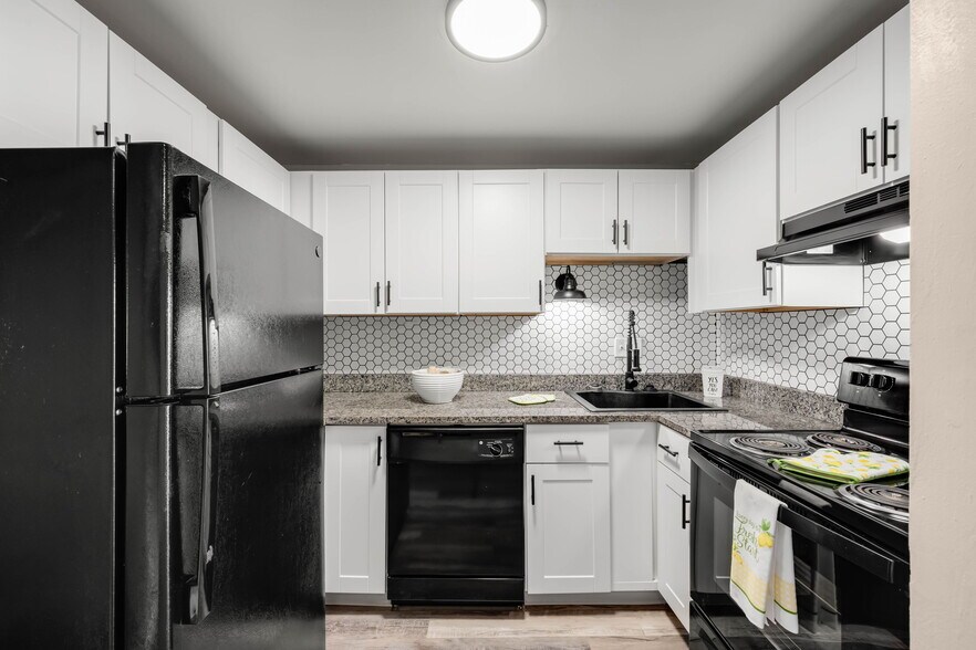 More Photos Of 3349 E Fountain Blvd, Colorado Springs Apartments For Sale