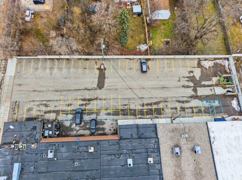 More Photos Of 1052-1072 W Huron St, Waterford Freestanding For Lease