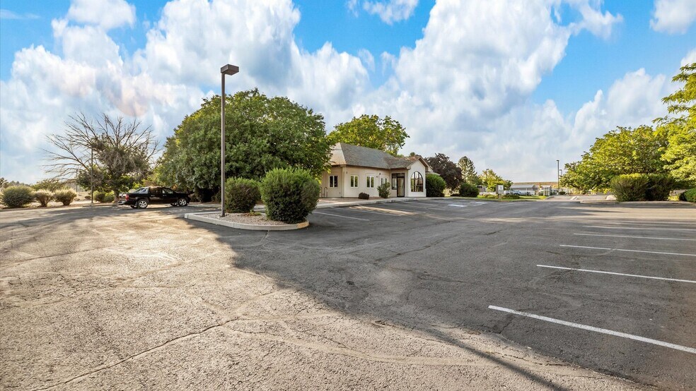 More Photos Of 2737 Crossroads Blvd, Grand Junction Office For Sale