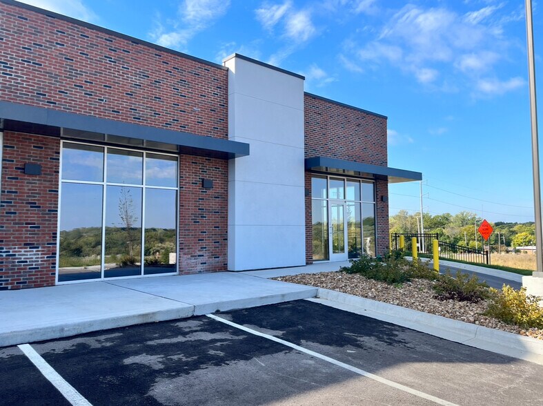More Photos Of 11108 US 24 Hwy, Sugar Creek Freestanding For Lease