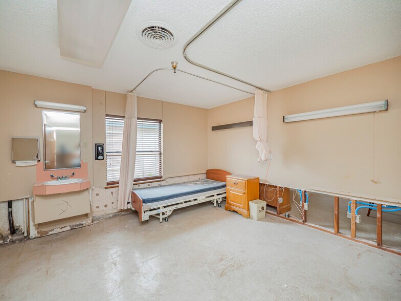 More Photos Of 700 Dyer St, Rockdale Healthcare For Sale