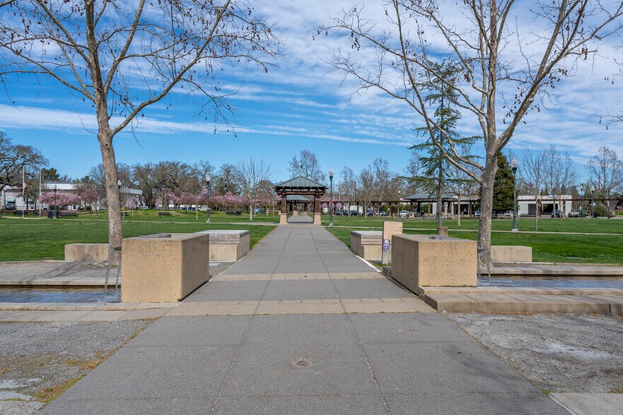 More Photos Of 220 Windsor River Rd, Windsor Apartments For Sale