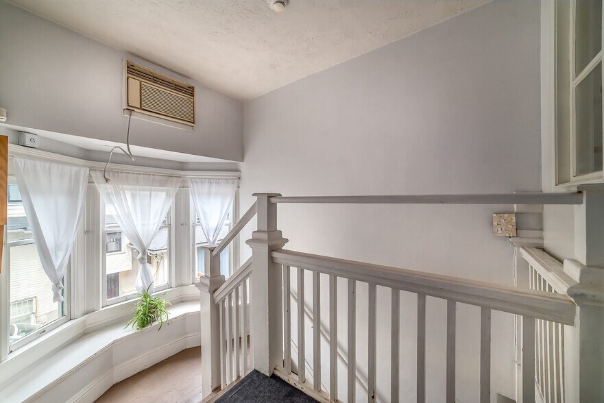 More Photos Of 354 W 6th Ave, Eugene Storefront Retail Office For Sale