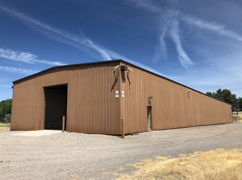 More Photos Of 699-970 Riverside Dr, Susanville Warehouse For Lease
