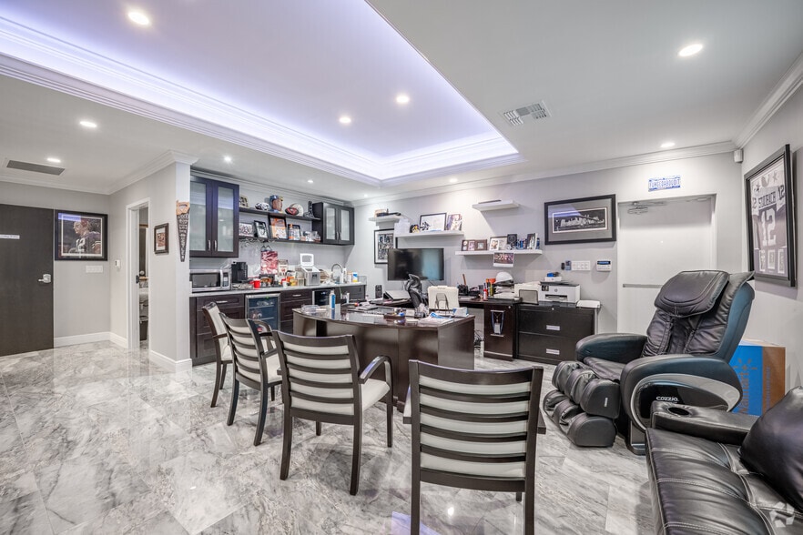 More Photos Of 150 Dog Track Rd, Longwood Office For Sale