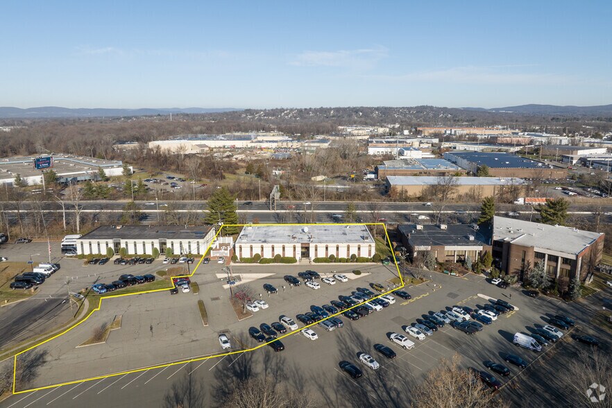 More Photos Of 40 Galesi Dr, Wayne Office For Lease