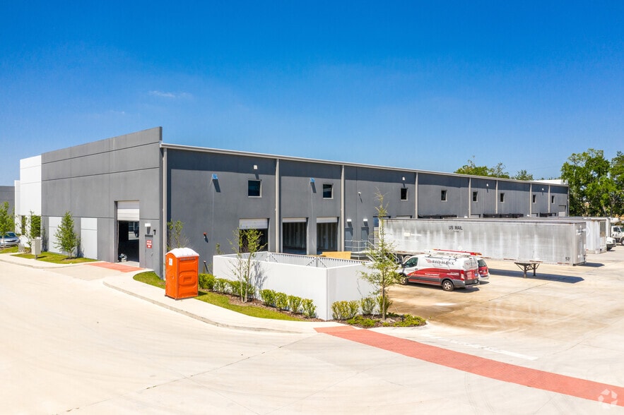 More Photos Of 6838 Hoffner Ave, Orlando Warehouse For Sale