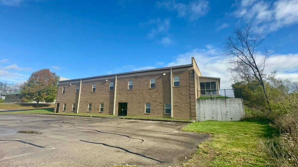 More Photos Of 104 Progress Dr, Frankfort Office For Sale