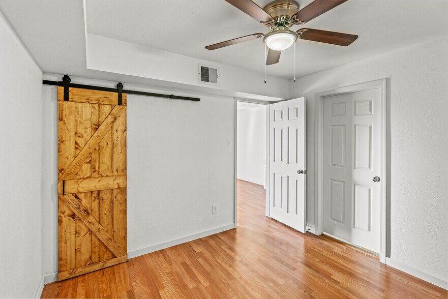 More Photos Of 101 S Allen Genoa Rd, South Houston Apartments For Sale