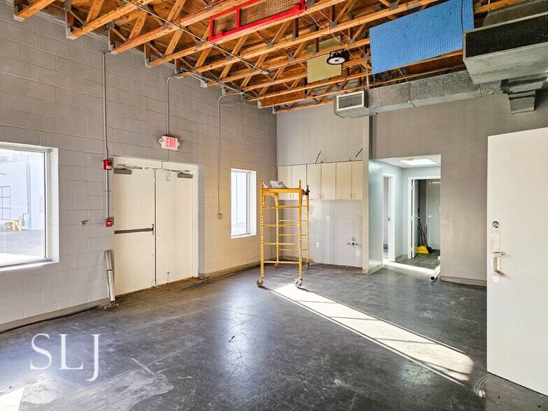 More Photos Of 1100 S Akard St, Dallas Flex For Lease