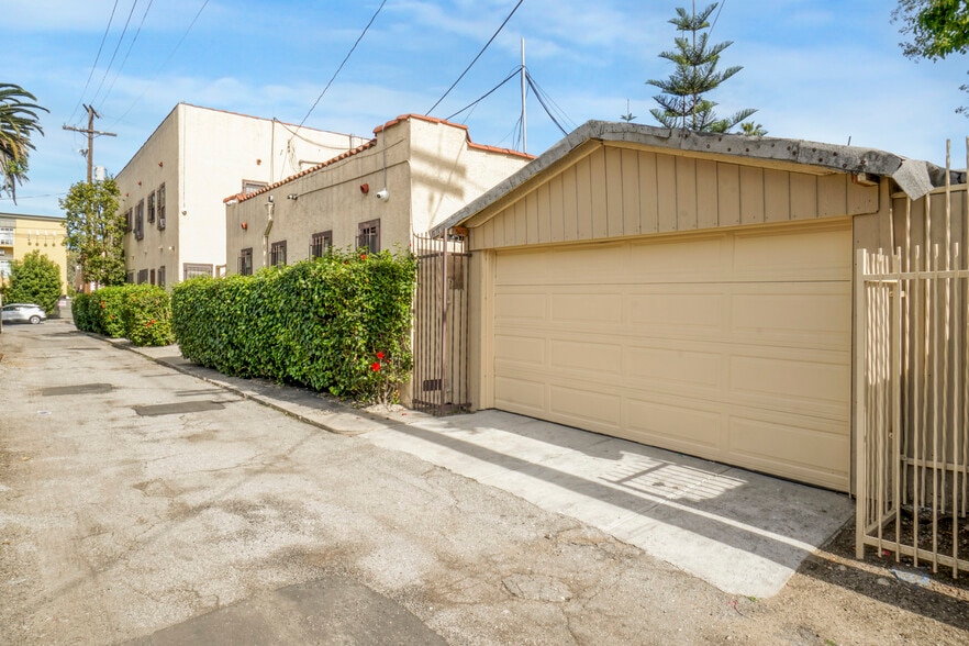 More Photos Of 716 W 30th St, Los Angeles Apartments For Sale