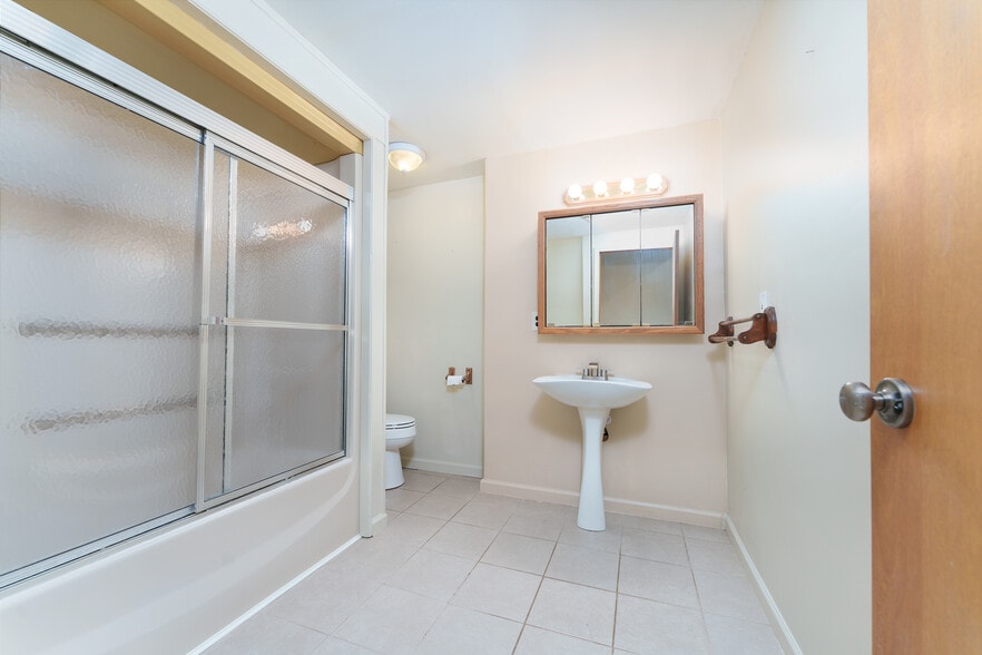More Photos Of 15921 W M 36, Pinckney Light Distribution For Sale