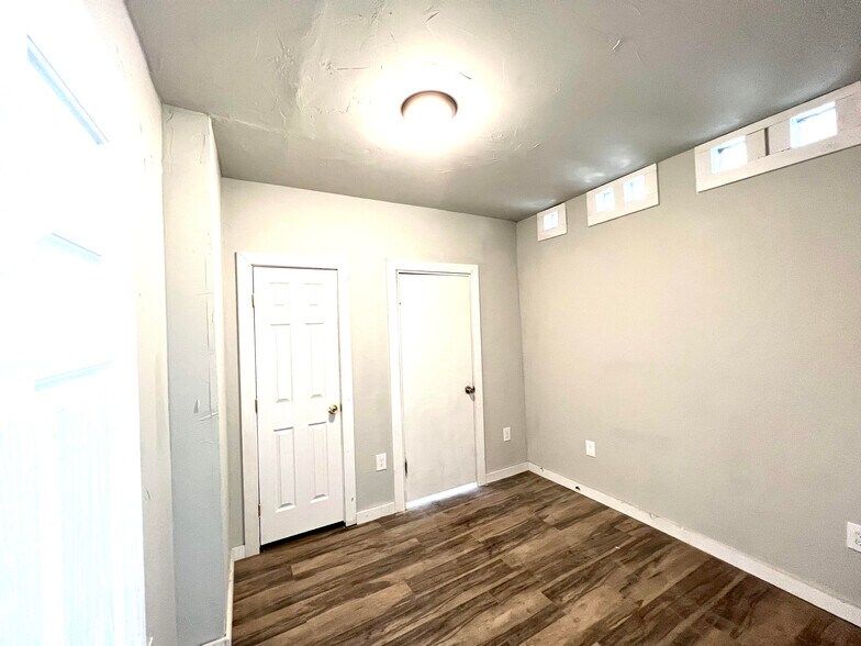 More Photos Of 308 Victor, Victor General Retail For Sale