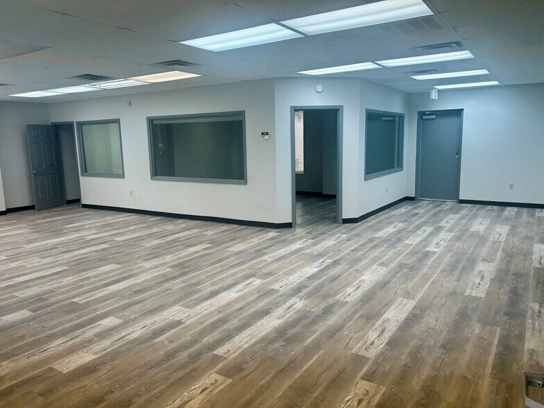 More Photos Of 121 Harris St, Madison Office For Sale