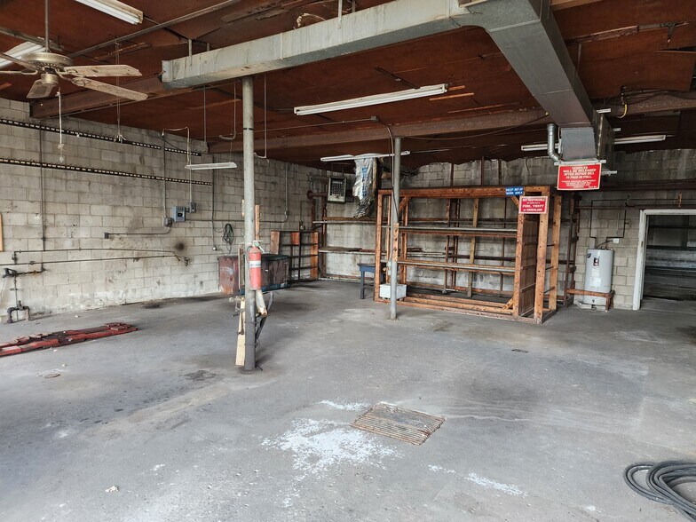 More Photos Of 1301 Lafayette Ave, Moundsville Freestanding For Sale