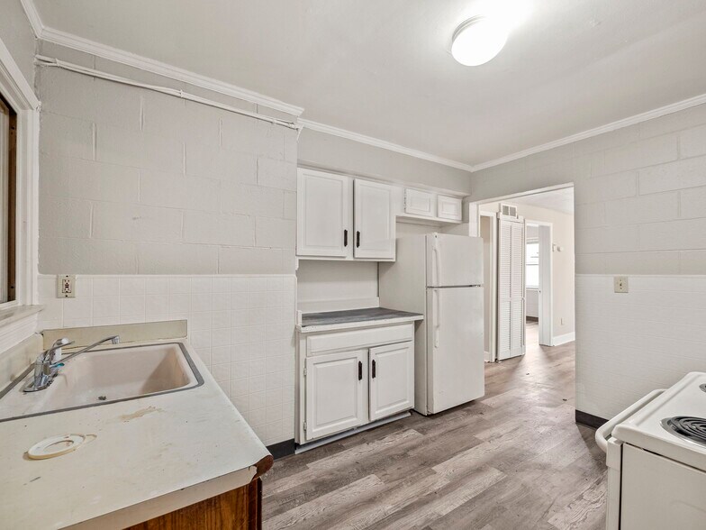 More Photos Of 6735-6819 Ford St, Warren Apartments For Sale