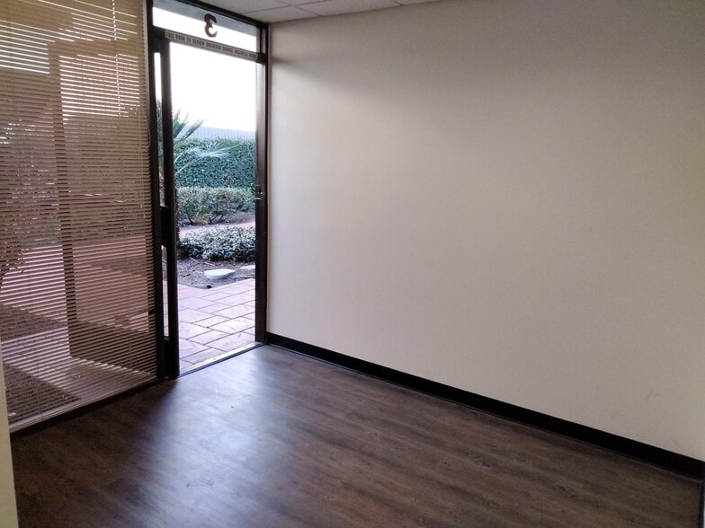 More Photos Of 4848 Colt St, Ventura Manufacturing For Sale