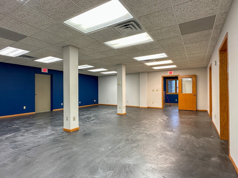 More Photos Of 233 S 8th St, Medford Office For Sale