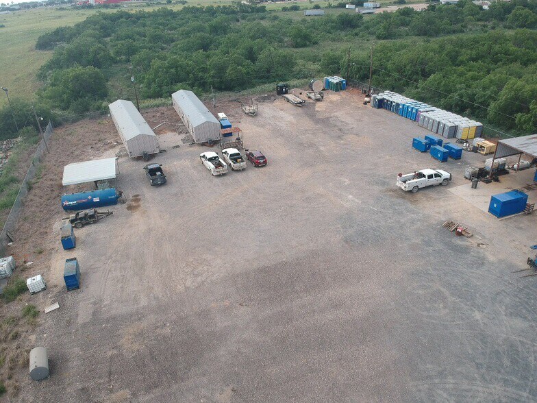 More Photos Of 211 Fm 1581, Pearsall Warehouse For Lease