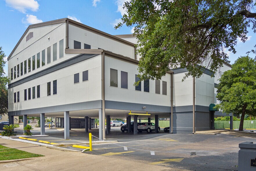 More Photos Of 630 W 34th St, Austin Medical For Sale