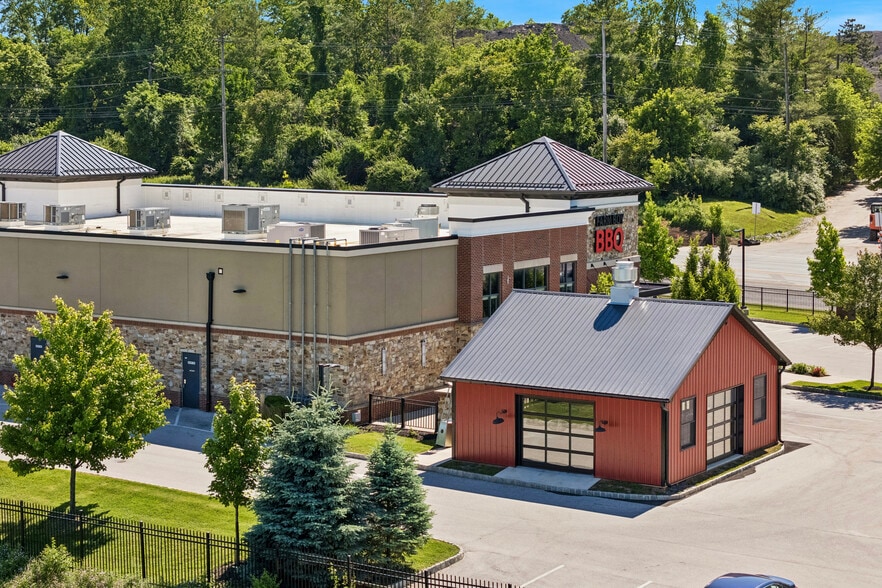 More Photos Of 2 Atwater Dr, Malvern Unknown For Lease