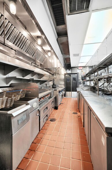 More Photos Of 211-221 Navarre Ave, Coral Gables Restaurant For Lease