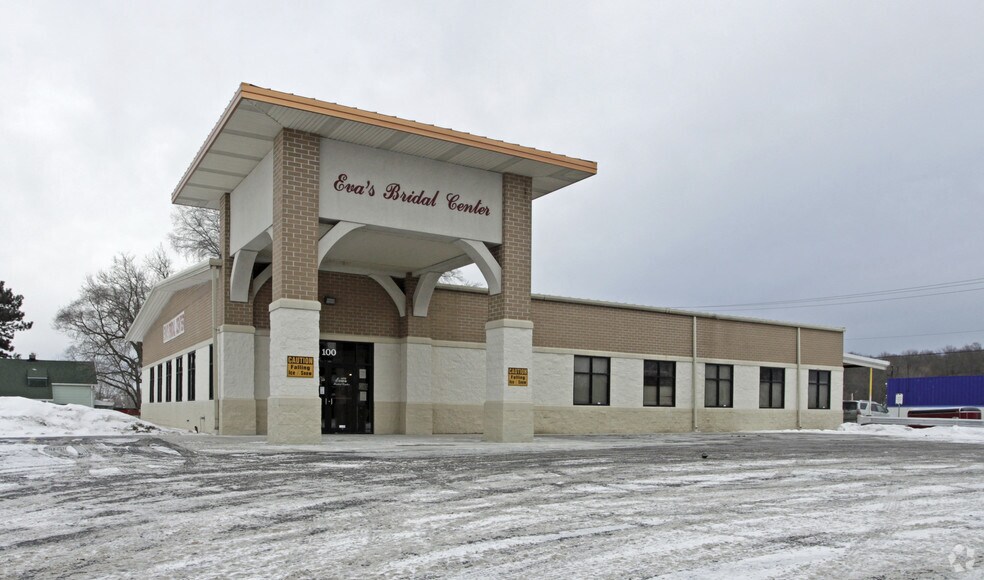 Primary Photo Of 100 E Oak St, Oak Creek Freestanding For Lease