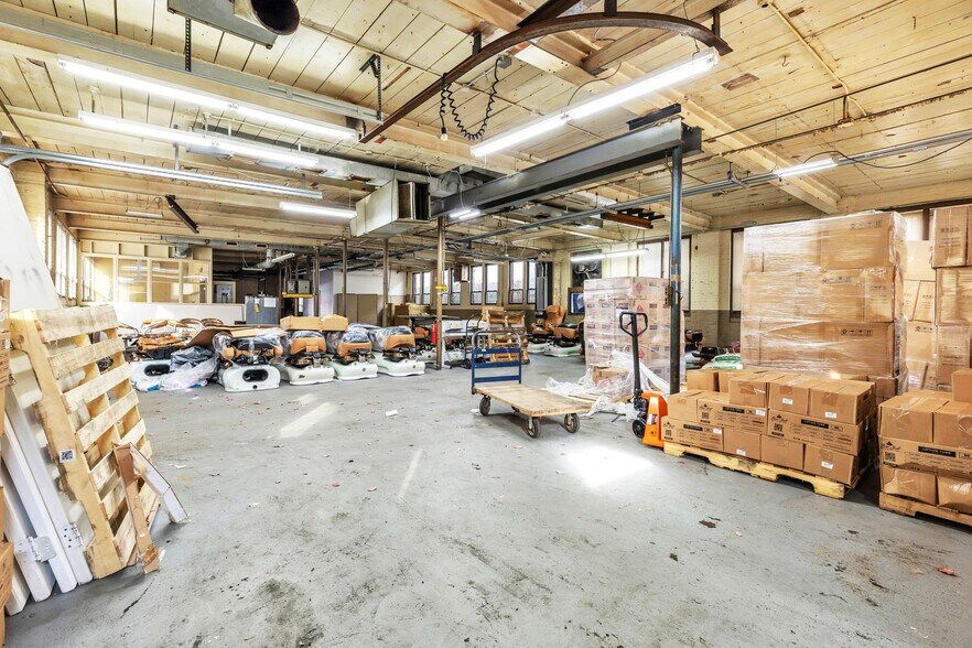 More Photos Of 785 Page Blvd, Springfield Light Manufacturing For Lease