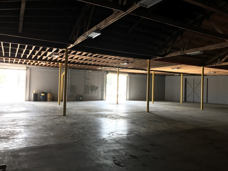 More Photos Of 2525 Kansas Ave, Riverside Manufacturing For Sale