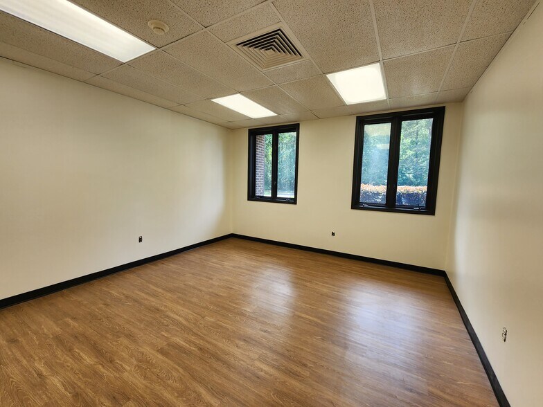 More Photos Of 2 Fisher Rd, Greenville Schools For Lease
