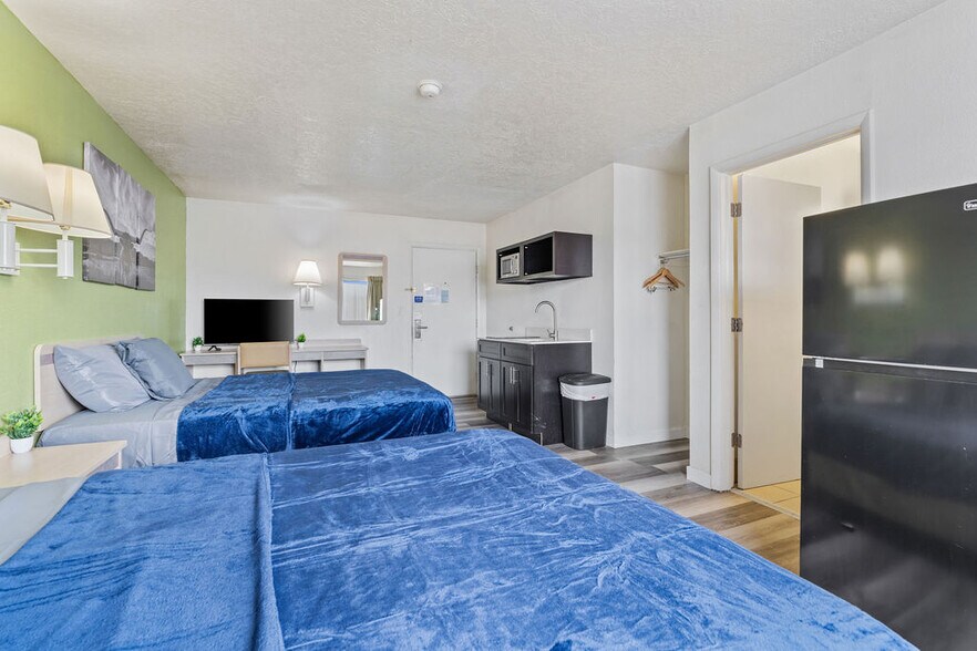 More Photos Of 261 Bear River Dr, Evanston Hotel For Sale