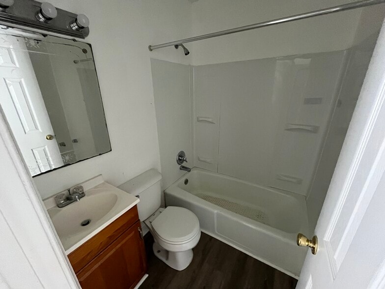 More Photos Of 172 McKeever St, Petersburg Multifamily For Sale