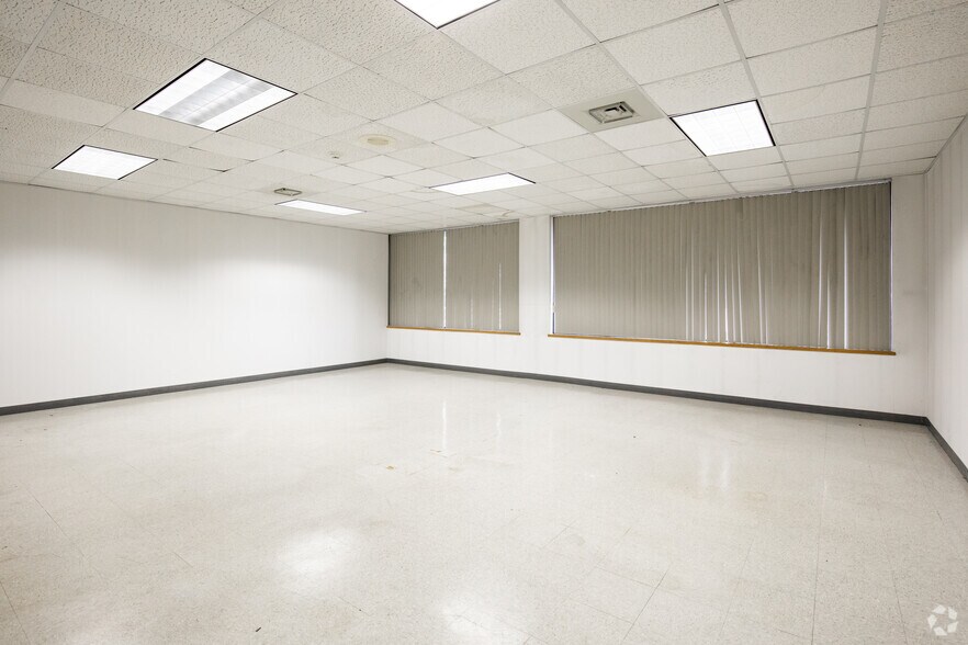 More Photos Of 1400 Youngs Ave, Southold Medical For Lease