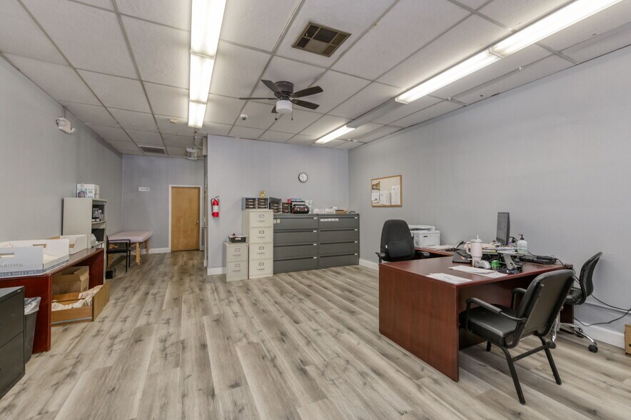 More Photos Of 101 N L St, Dinuba Storefront For Sale