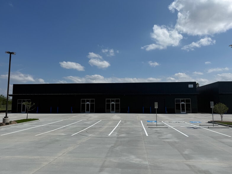 More Photos Of 1100 E Whitewing Ave, McAllen Light Distribution For Lease