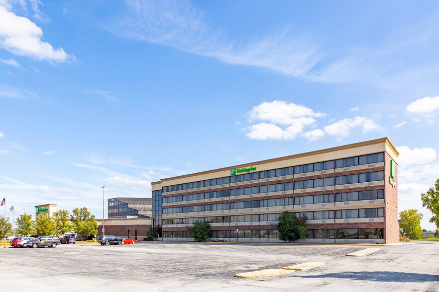 More Photos Of 500 Holiday Plaza Dr, Matteson Hotel For Sale
