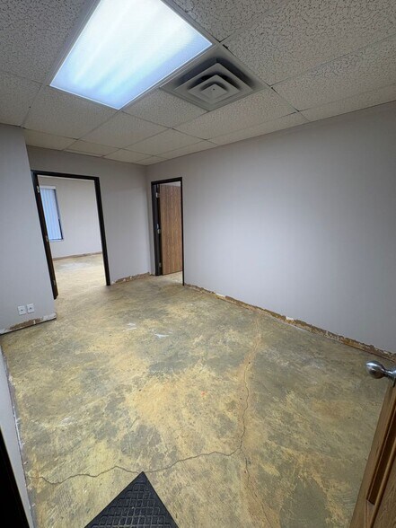 More Photos Of 23933 Allen Rd, Trenton Medical For Lease