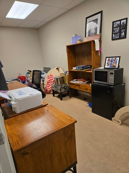 More Photos Of 502 SW Evergreen, Redmond Storefront Retail Residential For Lease