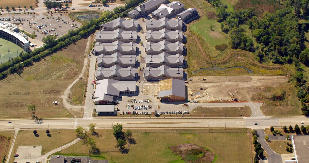 More Photos Of 2108-2260 Ferry Rd, Naperville Showroom For Sale